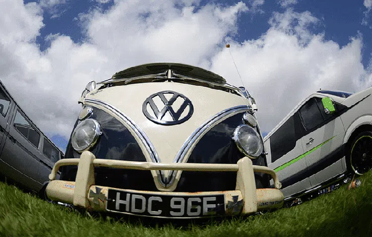 VW Kombi Tetap Modis Walau Sudah Uzur