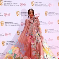 Zawe Ashton adalah salah satu pemeran di serial The Handmaids Tale. Seperti sang kekasih, ia juga telah bergabung dengan Marvel Cinematic Universe (MCU) dan membintangi film The Marvels yang akan dirilis pada 2022. (Foto: Getty Images)