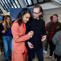 Inilah Zawe Ashton, aktris Inggris yang dikabarkan sebagai kekasih Tom Hiddleston. Keduanya sama-sama berasal dari Inggris. Mereka sudah berpacaran enam bulan lebih, kata seorang sumber terdekat kepada Daily Mail pada September 2019. (Foto: Getty Images)