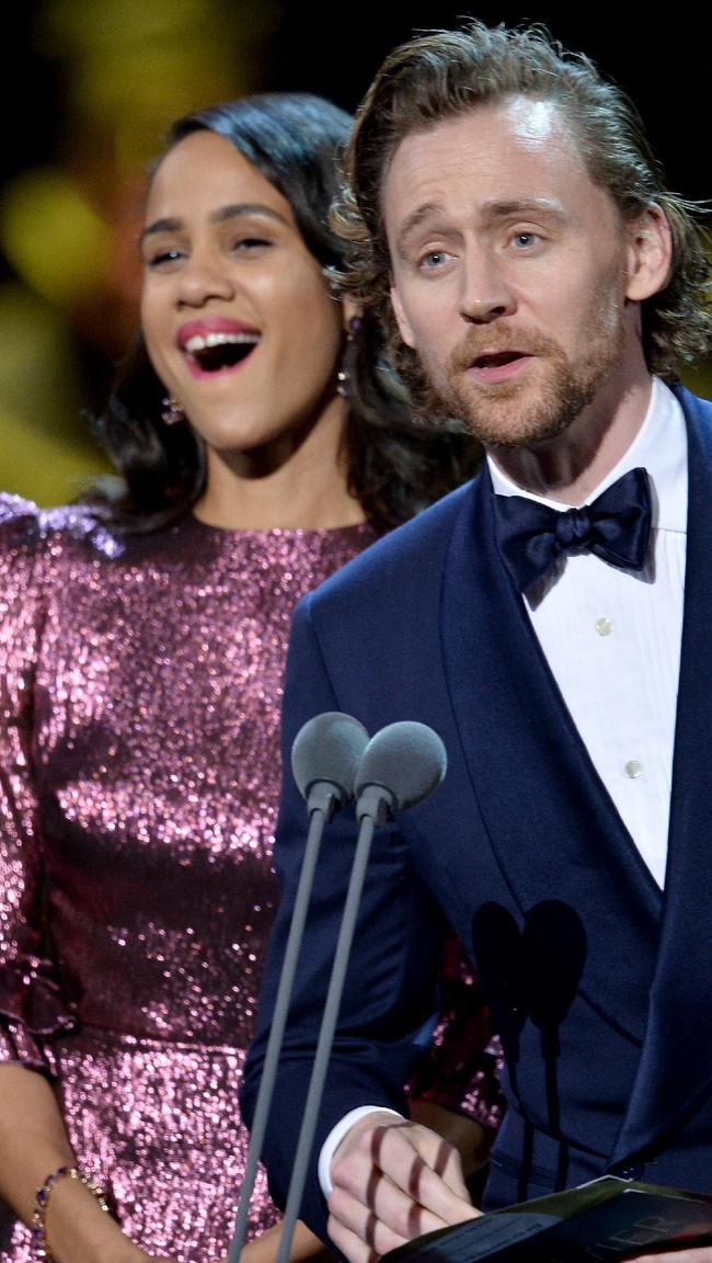 Tom Hiddleston terlihat semakin serius menjalin hubungan dengan perempuan 36 tahun itu. Pertengahan tahun lalu, mereka dikabarkan sudah tinggal bersama di Atlanta, lokasi pengambilan gambar serial Loki. (Foto: Getty Images)