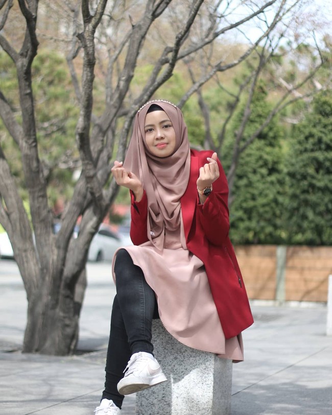 TKI asal Banjarnegara ini sukses jadi YouTuber di Korea Selatan. TKI itu bernama Leli Lestari atau yang lebih dikenal dengan Zhiee Leely di YouTube. Wolipop sudah pernah mewawancarai Zhiee.  Foto: Instagram: @zhieeleely.