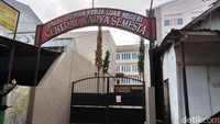 Mereka nekat kabur dari atap setinggi sekitar 15 meter sekitar pukul 19.00 WIB. Salah seorang warga mengaku tali kain itu membantu mereka menuruni dinding menuju jalan kecil sebagai akses warga ke Jalan Rajasa atau jalan raya depan PJTKI.  
