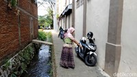 Warga yang mengetahui 5 orang loncat dari tempat penampungan TKW langsung memberikan pertolongan kepada para korban. Peristiwa calon TKW loncat dari tempat penampungan ini kemudian dilaporkan kepada pihak kepolisian. Tak lama, polisi datang untuk mengamankan lokasi, sekaligus menggelar olah TKP.  