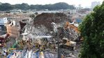 9 Penumpang Bus Tewas Tertimpa Gedung Ambruk