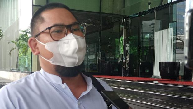 Agustri Yogasmara alias Yogas melaporkan 2 penyidik bansos Corona ke Dewas KPK