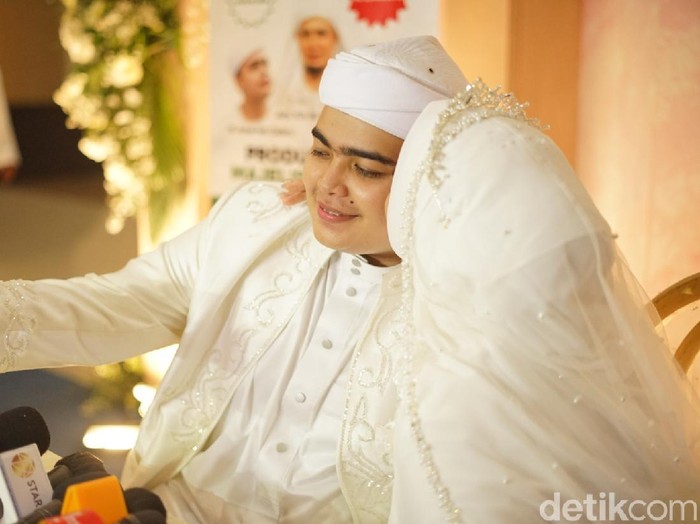 Momen-momen pernikahan Ameer Azzikra dan Nadzira Shafa
