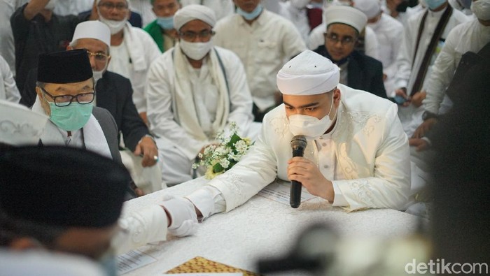 Putra kedua almarhum Ustaz Arifin Ilham, Ameer Azzikra resmi menikah