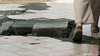 Hasil revitalisasi trotoar di jalan Margonda itu disebut akan menjadi selebar 3 meter dan dilengkapi dengan jalur sepeda.