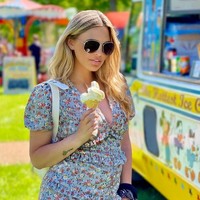 Usia kandungan Carla kini sekitar enam bulan. Dalam unggahannya, Carla mengaku bahwa selama masa kehamilannya dia ngidam makan es krim.  Foto: dok. Instagram/@officialcarlabellucci