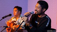 Menurutnya, tema dan judul dari lagu itu terinspirasi dari buku karya Aziz Ansari yang berjudul Modern Romance. Foto: Rafida Fauzia