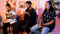 Bam Mastro menjadi penulis lirik dari lagu tersebut. Foto: Rafida Fauzia