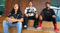 Mulanya, ide dari lagu itu datang dari pemain bas Kevin Septanto. Foto: Rafida Fauzia