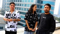 Modern romance ini kan ngomongin soal dating, dating apps, ngomongin ketemu orang jaman sekarang. Opportunity itu udah hampir hilang lagi untuk ketemu, gue pun nulis lagu gimana gue ngebayangin pain-nya mereka, jelasnya. Foto: Rafida Fauzia