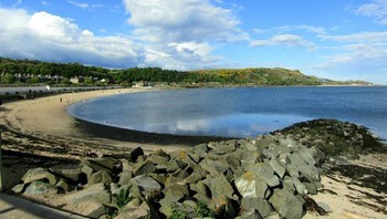 Air yang tampak melayang. Foto: Brightside