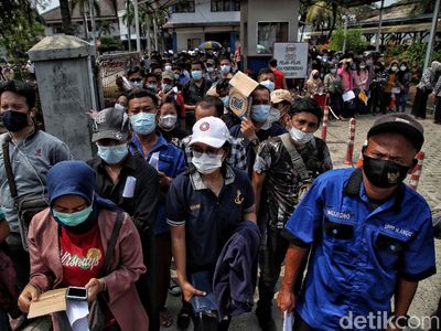 Ada Vaksinasi Massal, Pelabuhan Sunda Kelapa Ramai Didatangi Warga