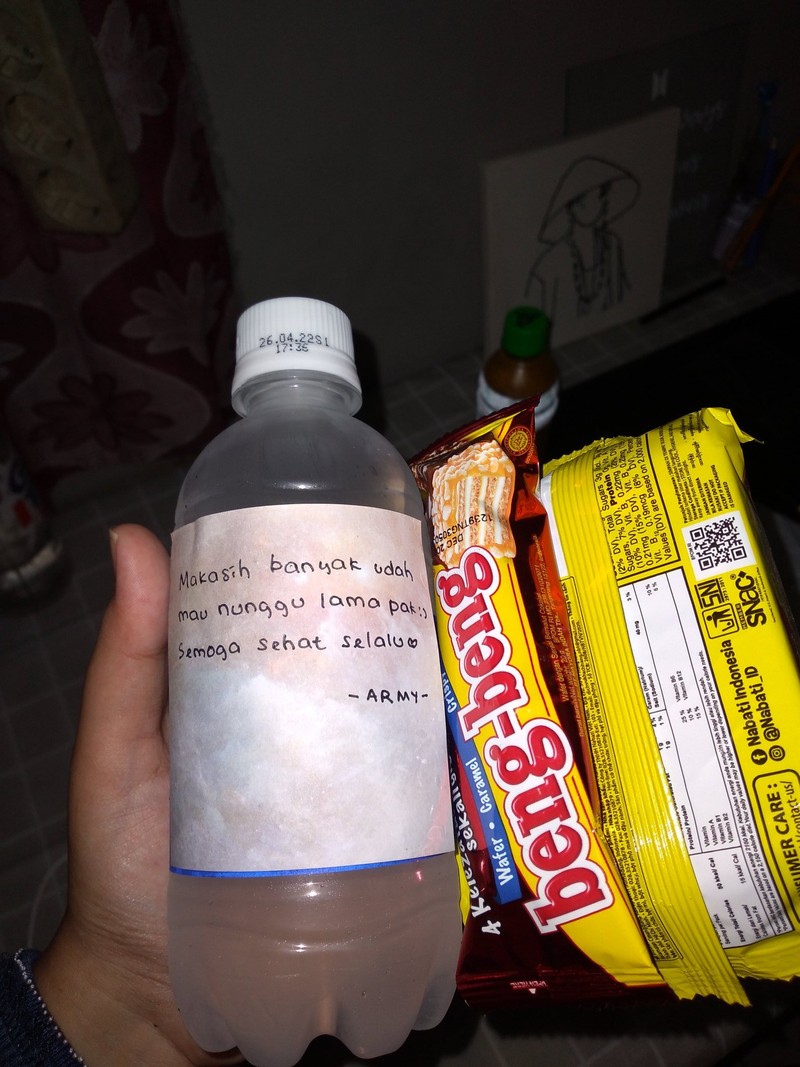 Hadiah untuk ojol dari ARMY ARMY Beri Makanan untuk Driver Ojol Sebagai Tanda Terima Kasih Antrekan BTS Meal