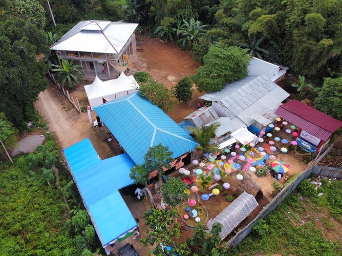 Ini Dia Rumah Kelola Sampah Berkelanjutan di Sultra PT Pelayaran Nasional Indonesia atau PT PELNI (Persero) kembali membangun Rumah Kelola Sampah (RKS) di Sulawesi Tenggara. Seperti apa sih penampakannya?