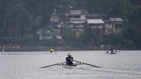 Tim Dayung Indonesia lolos ke Olimpiade Tokyo di nomor Lightweight double scull putri setelah duet Mutiara Rahma Putri dan Melani Putri menempati peringkat empat dalam Asia & Oceania Olympic Continental Qualification Regatta di Tokyo awal bulan lalu.  