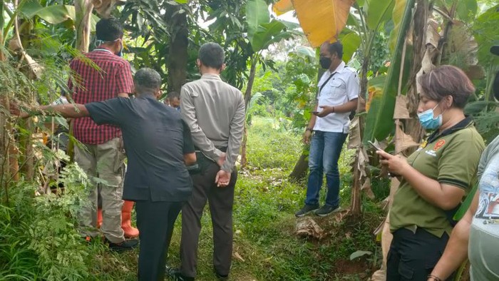 Lokasi penemuan jasad bayi di sebuah kebun kosong Kota Bekasi, Jabar