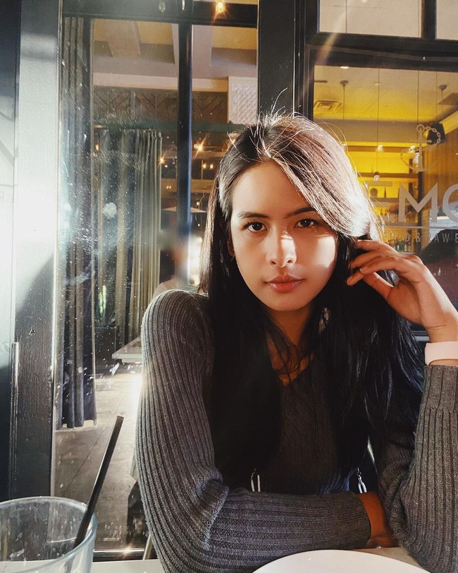 Memiliki paras cantik dan otak yang cerdas, siapa sangka bahwa Maudy Ayunda juga pernah menjadi korban body shaming. Maudy disebut memiliki badan yang terlalu kurus dan mirip tripleks oleh netizen yang tak bertanggung jawab. Foto: Instagram @maudyayunda