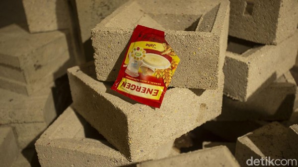 Nantinya sampah-sampah yang terkumpul akan didistribusikan untuk didaur ulang, disumbangkan, atau diberi kesempatan baru untuk hidup kembali agar tidak menjadi sampah abadi. Nantinya sampah-sampah yang terkumpul akan didistribusikan untuk didaur ulang, disumbangkan, atau diberi kesempatan baru untuk hidup kembali agar tidak menjadi sampah abadi.