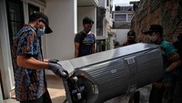 Penjemputan limbah elektronik bertujuan untuk mengurangi limbah elektronik di Ibu Kota Jakarta. Penjemputan limbah elektronik tersebut dilakukan setiap hari pada jam kerja.
