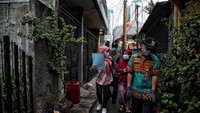Sebelumnya, Gubernur DKI Jakarta Anies Baswedan menginstruksikan pasukan orange Dinas Lingkungan Hidup (DLH) untuk memberikan pelayanan jemput limbah elektronik (e-Waste) kepada warga Jakarta.