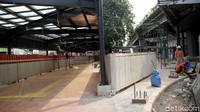 Selain itu, penataan kawasan Stasiun Tebet ini juga dilakukan untuk menata kawasan tersebut agar lebih rapi dan tidak semrawut.  