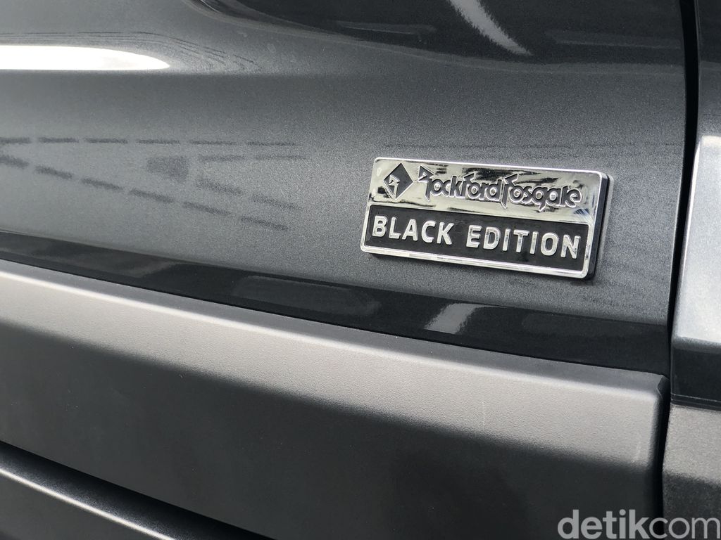 Mitsubishi memperbarui Xpander Cross Rockford Fosgate Black Edition 2021