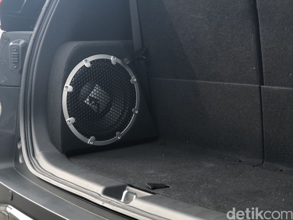 Mitsubishi memperbarui Xpander Cross Rockford Fosgate Black Edition 2021
