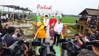 Kedatangan Sandiaga Uno dalam rangkaian sosialisasi acara Anugerah Desa Wisata Indonesia 2021 yang dimulai 22 Mei 2021 sampai 25 Juni 2021 mendatang.