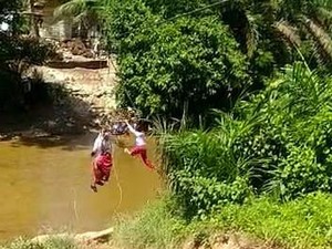 Terungkap Fungsi Asli Keranjang Terbang Dipakai Murid SD Nyeberang Sungai