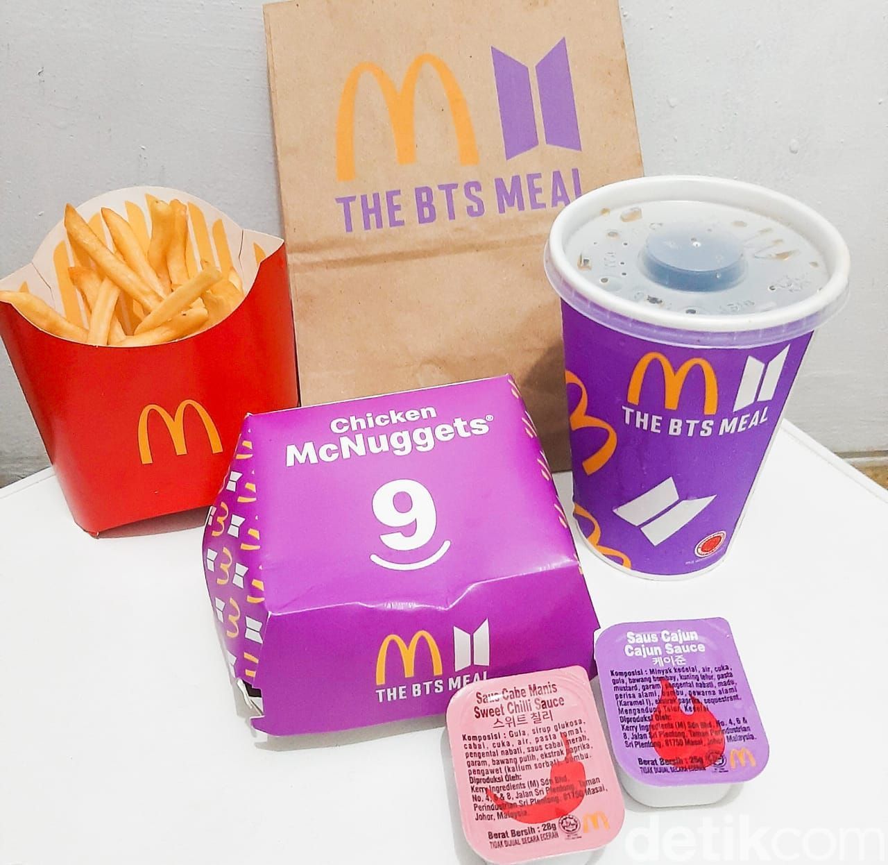 Kreatif, Pria Ini Sulap Kemasan BTS Meal jadi Robot Mainan yang Akan Dilelang