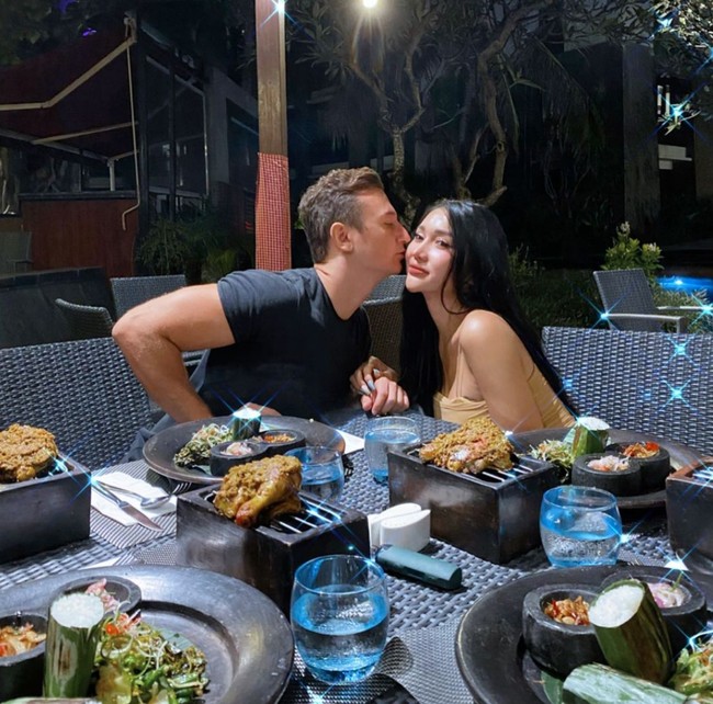 Hubungan Lucinta Luna dan pasangan bulenya yang sering dipanggil dengan nama Papason sempat mengundang kontroversi. Lucinta Luna beberapa waktu lalu bahkan mengaku tengah hamil anak pertamanya dengan sang kekasih. Foto: Instagram.com/lucintaluna_manjalita