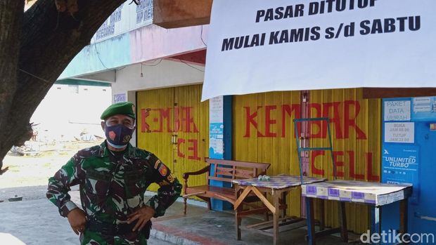 Pasar Basin, Klaten ditutup dan dipatroli Satgas COVID-19, Kamis (10/6/2021).