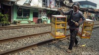 Pendaftaran DTKS dibuka lewat sistem FMOTM (Fakir Miskin dan Orang Tidak Mampu) secara online hingga 25 Juni 2021. Pendaftaran DTKS tahun ini dilakukan secara online melalui situs https://fmotm.jakarta.go.id/.