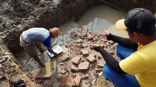 Penemuan benda kuno di Indramayu