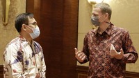 Selain mengembangkan industri ekonomi syariah, kerja sama ini juga bertujuan mengembangkan literasi keuangan syariah di tingkat ritel maupun korporasi, serta mendukung terciptanya perekonomian syariah yang kokoh dan berkelanjutan di Indonesia.