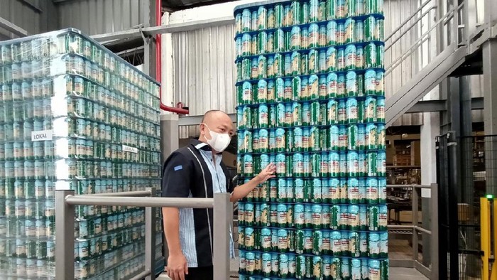 PHRI Apresiasi Keputusan Jokowi Tutup Penanaman Modal Minuman Alkohol Pelaku usaha yang tergabung dalam Persatuan Hotel dan Restoran Indonesia (PHRI) mengapresiasi keputusan Presiden Joko Widodo (Jokowi), yang menutup pintu penanaman modal untuk minuman beralkohol (minol) di Indonesia.