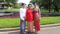 Istri dan kedua putri sesaat setelah pelantikan sebagai Menteri Hukum dan HAM RI. Foto: Yasonna Laoly.com