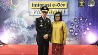Inilah momen kebersamaan Menkumham Yasonna Laoly dengan sang istri Elisye Widya Ketaren. Diketahui, istri Menkumham Yasonna Laoly meninggal dunia di Rumah Sakit (RS) Medistra, Jakarta Selatan. Foto: Yasonna Laoly.com