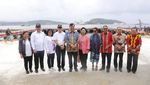 Momen Kebersamaan Yasonna Laoly dengan Istri dan Keluarga