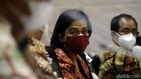 Dalam pemaparan, Sri Mulyani mengungkap bahwa sudah ada 71 pegawai Kemenkeu atau anak buahnya yang meninggal dunia akibat COVID-19. Jumlah ini terus bertambah sejak awal virus tersebut masuk Indonesia.  
