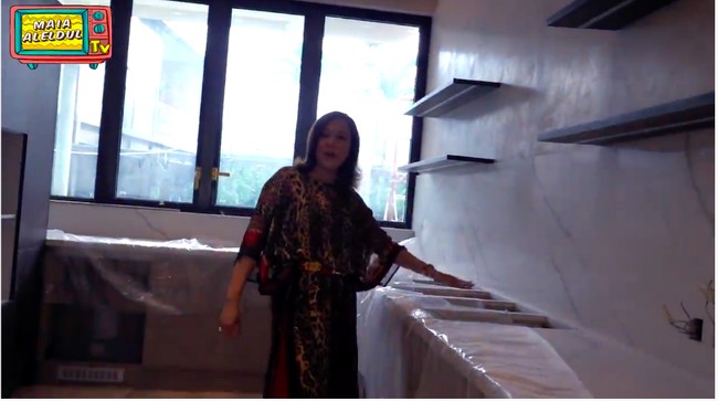 Area ini diklaim Maia Estianty akan menjadi favoritnya. Ruangan yang dimaksud adalah dapur. (Foto: YouTube/@Maia Aleldul TV)
