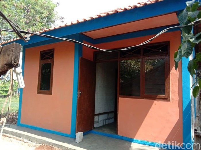 Rumah emak Alem kini layak dihuni setelah diperbaiki Pemkab Karawang