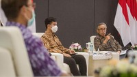Belum lama ini, OJK bersama pemerintah kota dan kalangan akademisi berkumpul bersama dan membahas perihal Pemulihan Ekonomi Solo Raya di Kantor OJK, Solo, Jawa Tengah.
