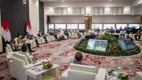 Acara yang diikuti Kepala Daerah di Solo Raya, Akademisi dan Otoritas Jasa Keuangan (OJK) tersebut juga membahas langkah dan strategi membangkitkan kembali aktivitas ekonomi terutama di sektor Pariwisata, Perdagangan dan Industri untuk mempercepat pemulihan ekonomi. 