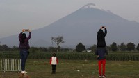 Area ini jadi tempat warga berfoto. AP Photo/Fernando Llano.