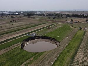 Sinkhole di Meksiko Terus Telan Lahan Pertanian Warga