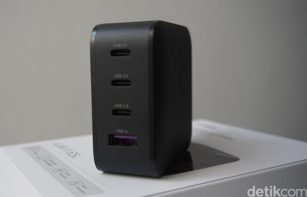 UGREEN Power Delivery Fast Charger GaNX 65W